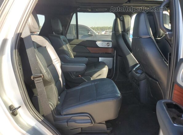 5LMJJ2LG5REL10031 2024 LINCOLN NAVIGATOR Серый Вид задней части салона