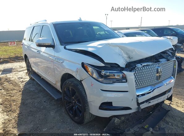 5LMJJ2LG7REL24559 2024 LINCOLN NAVIGATOR Белый Передняя правая четверть