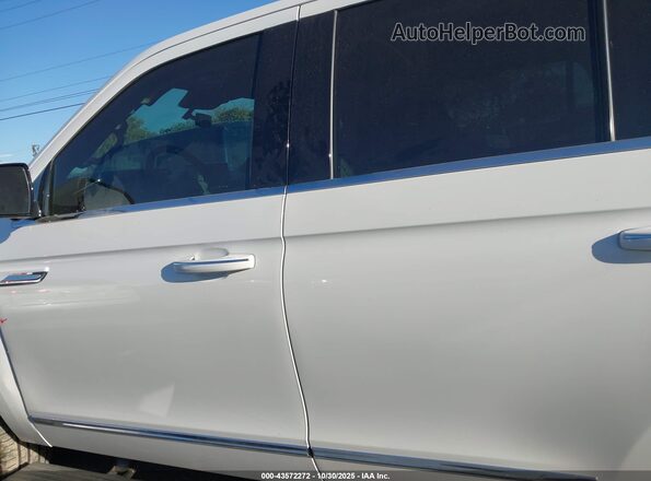5LMJJ2LG7REL24559 2024 LINCOLN NAVIGATOR Белый 