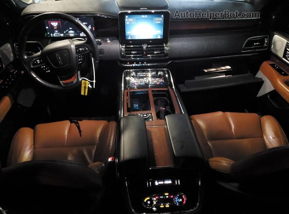 5LMJJ2LT3LEL17788 2020 LINCOLN NAVIGATOR Белый Вид панели приборов