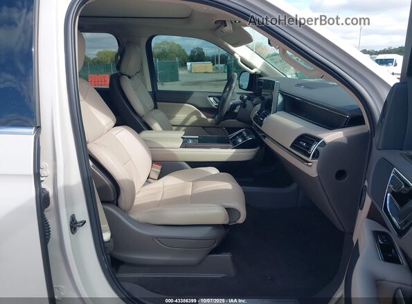 5LMJJ2NG6REL02677 2024 LINCOLN NAVIGATOR Белый Вид салона спереди