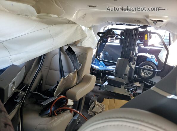 5LMJJ3LG0PEL14331 2023 LINCOLN NAVIGATOR Синий Вид задней части салона