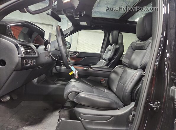 5LMJJ3LG6REL22923 2024 LINCOLN NAVIGATOR Черный Вид салона спереди