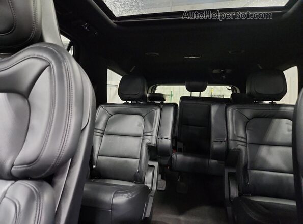 5LMJJ3LG6REL22923 2024 LINCOLN NAVIGATOR Черный Вид задних сидений