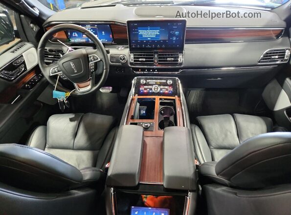 5LMJJ3LG6REL22923 2024 LINCOLN NAVIGATOR Черный Вид панели приборов