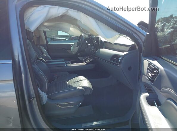 5LMJJ3TTXLEL22282 2020 LINCOLN NAVIGATOR Light Blue Widok wnętrza z przodu