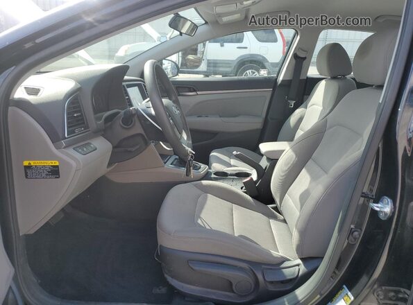5NPD84LF1JH368600 2018 HYUNDAI ELANTRA Черный Вид салона спереди