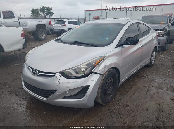 5NPDH4AE2GH725785 2016 HYUNDAI ELANTRA Серебряный Вид спереди