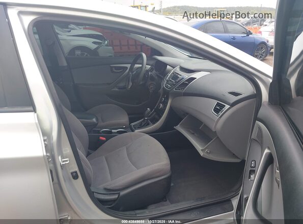 5NPDH4AE2GH725785 2016 HYUNDAI ELANTRA Серебряный Вид салона спереди
