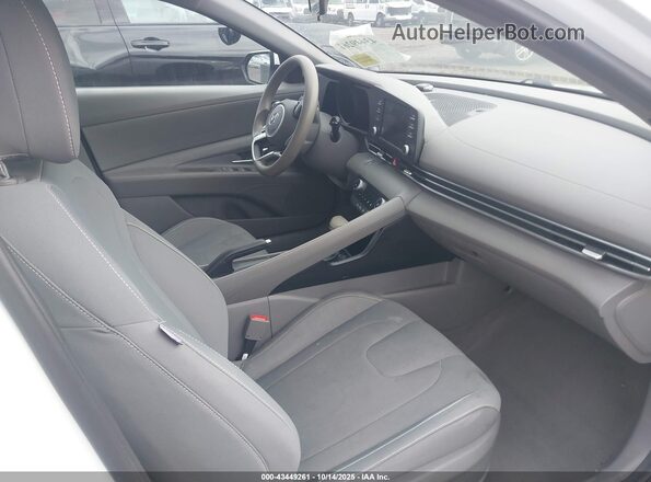 5NPLM4AGXMH038882 2021 HYUNDAI ELANTRA White წინა სალონის ხედი