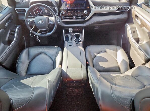 5TDFZRAH8MS082118 2021 TOYOTA HIGHLANDER Черный Вид панели приборов