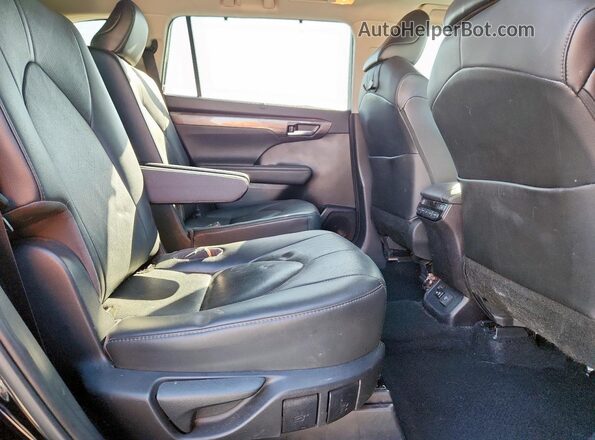 5TDFZRAH8MS082118 2021 TOYOTA HIGHLANDER Черный Вид задней части салона