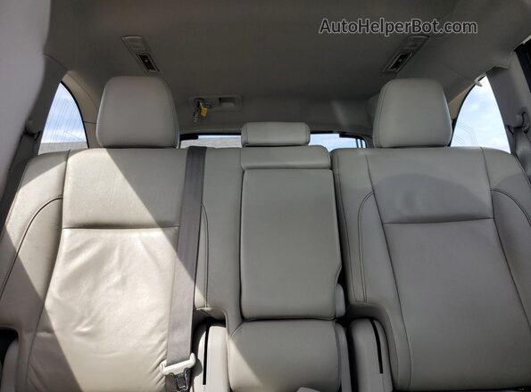 5TDJZRFH3JS879942 2018 TOYOTA HIGHLANDER White Widok tylnych siedzeń