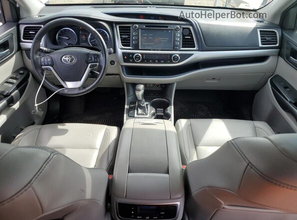 5TDJZRFH3JS879942 2018 TOYOTA HIGHLANDER White Widok deski rozdzielczej
