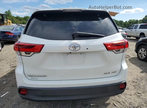 5TDJZRFH3JS879942 2018 TOYOTA HIGHLANDER White Widok z tyłu