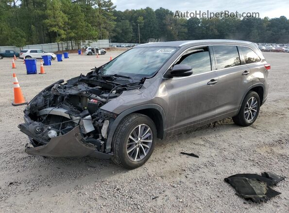 5TDKZRFH0HS193419 2017 TOYOTA HIGHLANDER Серый Передняя левая четверть