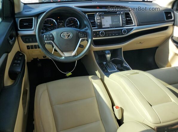 5TDKZRFH0JS269856 2018 TOYOTA HIGHLANDER Blue Vista del salpicadero
