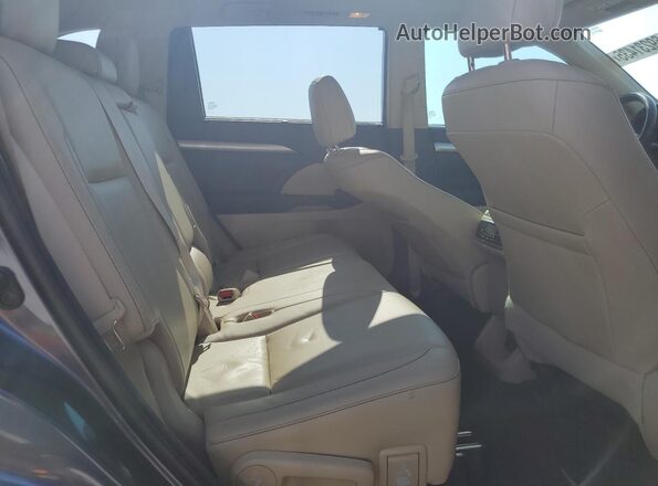5TDKZRFH0JS269856 2018 TOYOTA HIGHLANDER Blue Vista de los asientos traseros