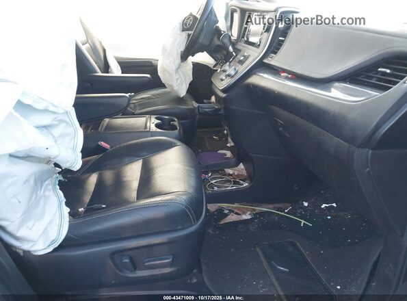 5TDXZ3DC2JS952619 2018 TOYOTA SIENNA Gray Front interior view