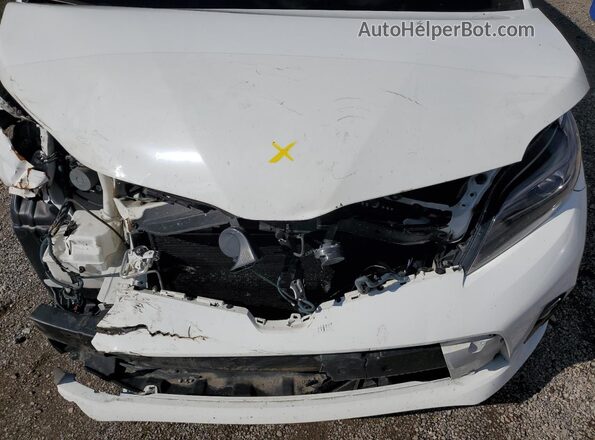 5TDXZ3DCXJS949564 2018 TOYOTA SIENNA White Widok komory silnika