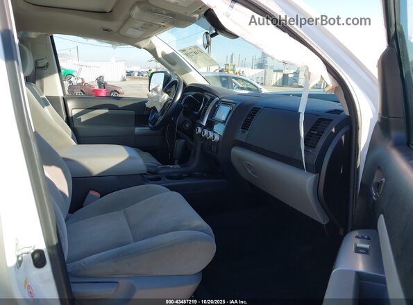5TDZY5G15JS070636 2018 TOYOTA SEQUOIA Белый Вид салона спереди