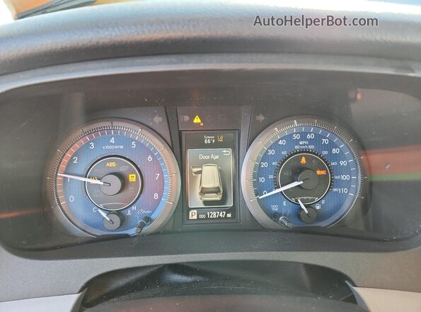 5TDZZ3DC1JS938283 2018 TOYOTA SIENNA Silver ხელსაწყოთა პანელის ხედი