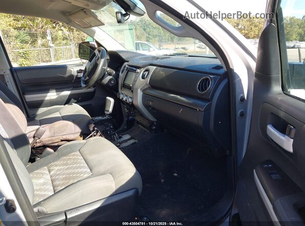 5TFDW5F15KX795389 2019 TOYOTA TUNDRA Серый Вид салона спереди