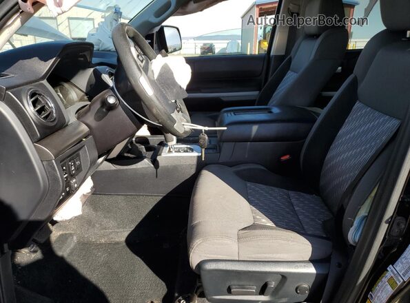 5TFDY5F13JX700255 2018 TOYOTA TUNDRA Черный Вид салона спереди