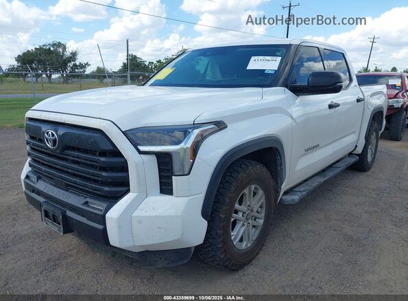 5TFLA5AB8NX005663 2022 TOYOTA TUNDRA White Widok z przodu