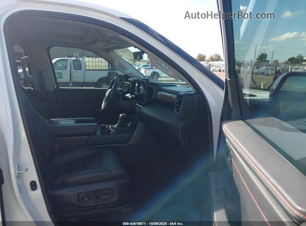 5TFPC5DB8PX016527 2023 TOYOTA TUNDRA HYBRID White Front interior view
