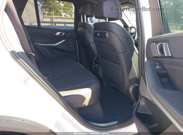 5UX13EU00R9V85611 2024 BMW X5 Белый Вид наклейки с VIN-кодом