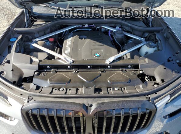 5UX23EM02S9X78997 2025 BMW X7 Gray Vista del compartimento del motor