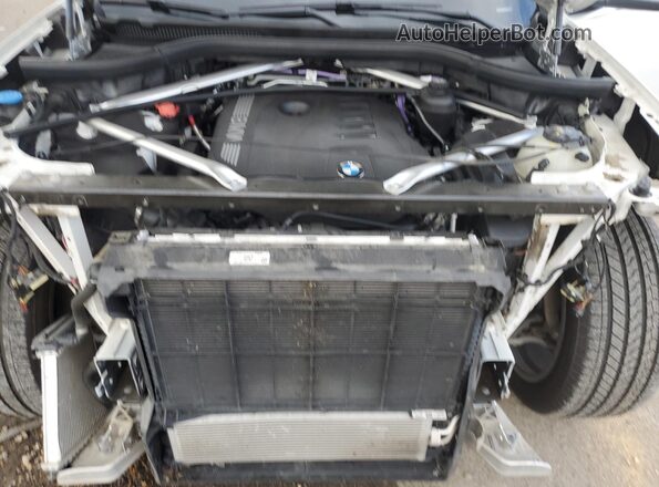 5UX23EM06P9R60242 2023 BMW X7 White Widok komory silnika