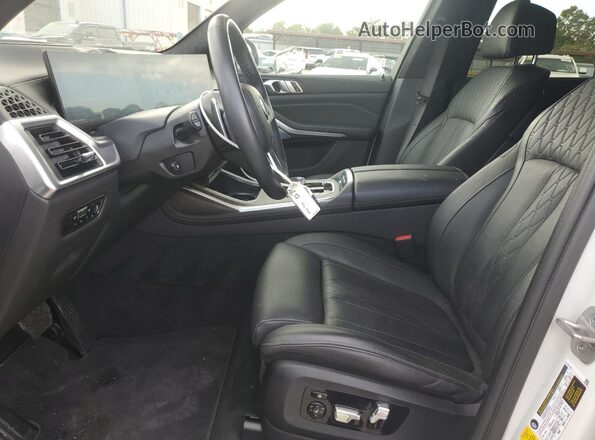 5UX23EM06P9R60242 2023 BMW X7 White Widok wnętrza z przodu