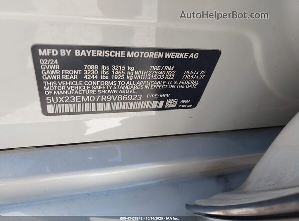 5UX23EM07R9V86923 2024 BMW X7 White Вид підкапотного простору
