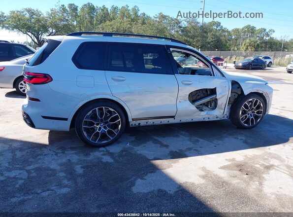 5UX23EM07R9V86923 2024 BMW X7 White Панорамний вид салону 360°