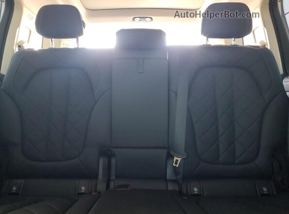 5UX23EM09R9V50652 2024 BMW X7 Gray Vista de los asientos traseros