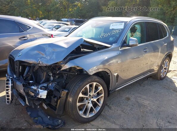 5UX23EU02R9S62648 2024 BMW X5 Серебряный Передняя левая четверть