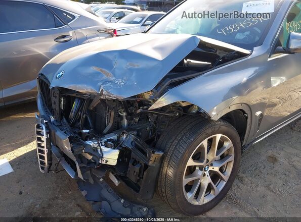 5UX23EU02R9S62648 2024 BMW X5 Серебряный Вид спереди
