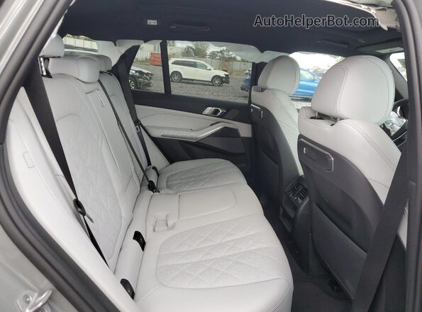 5UX23EU09S9Z67906 2025 BMW X5 Silver უკანა სალონის ხედი