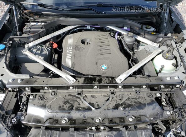 5UX23EU09S9Z67906 2025 BMW X5 Silver ძრავის განყოფილების ხედი