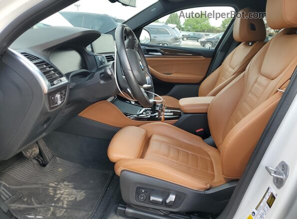 5UX2V1C05M9E84889 2021 BMW X4 Белый Вид салона спереди