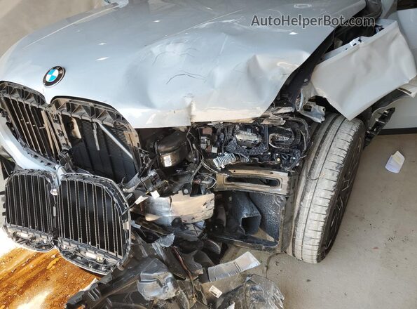 5UX33EM04S9W35098 2025 BMW X7 Серый Вид задней части салона