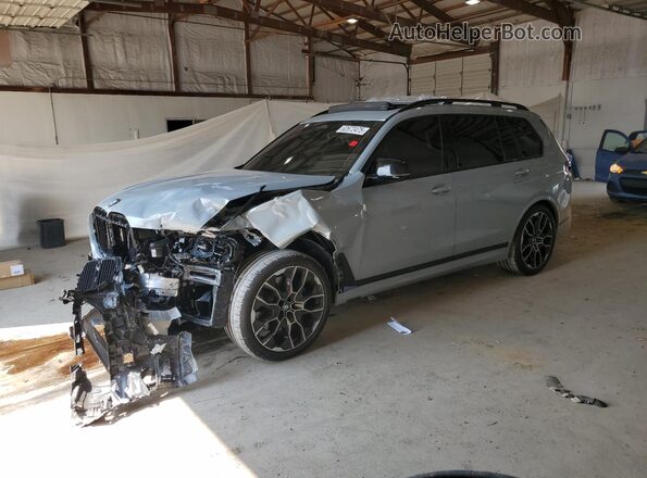 5UX33EM04S9W35098 2025 BMW X7 Серый Передняя левая четверть