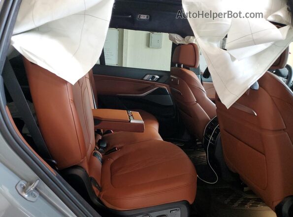 5UX33EM04S9W35098 2025 BMW X7 Серый Вид задних сидений