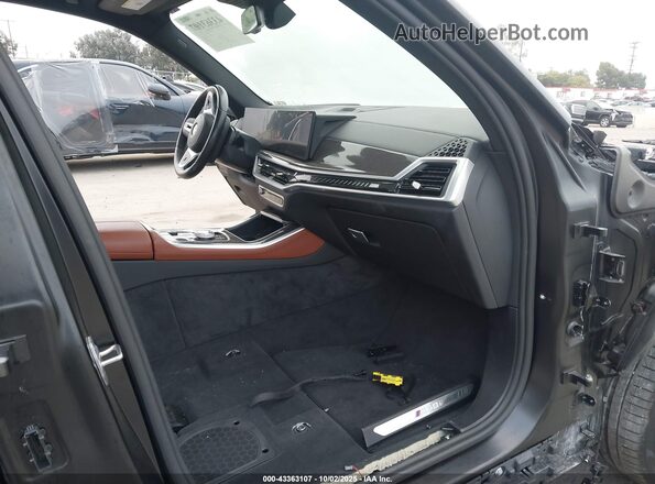 5UX33EU02R9T73933 2024 BMW X5 Black Вид салону спереду