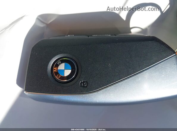 5UX33EX01S9Z70024 2025 BMW X6 Белый Вид панели приборов