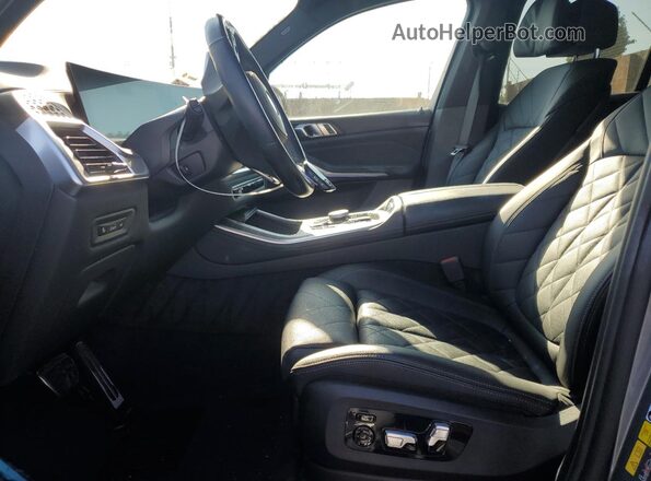 5UX43EU08R9T40679 2024 BMW X5 Серебряный Вид салона спереди