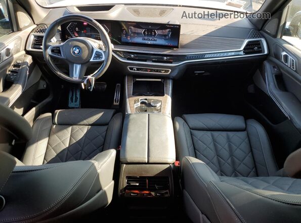 5UX43EU08R9T40679 2024 BMW X5 Серебряный Вид панели приборов