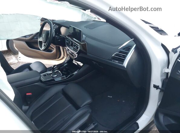 5UX53DP00P9R81977 2023 BMW X3 White Вид салону спереду